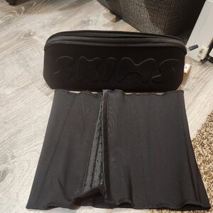 Skims waist trainer- onyx medium